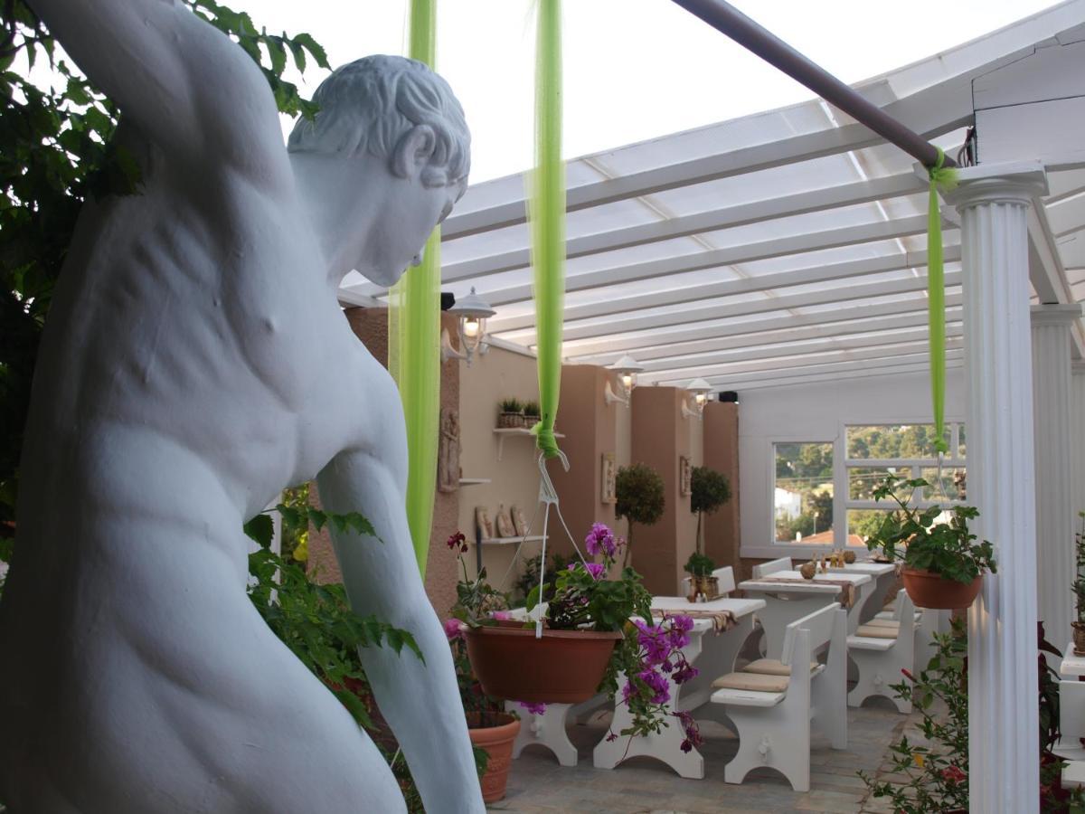 Nikos Victoria Hotel Skiathos Town Exterior photo